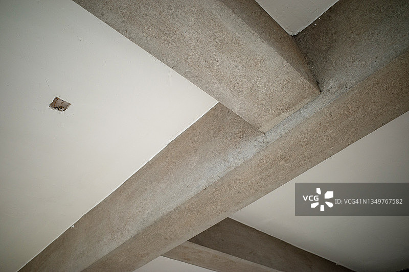 室内毛坯房的梁图片素材