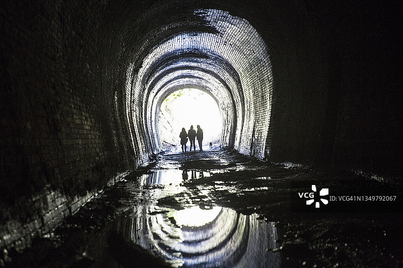 隧道探险图片素材