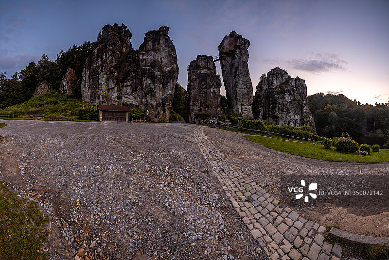 日落时分的埃克斯特恩施泰因（德国北莱茵-威斯特法伦州）图片素材
