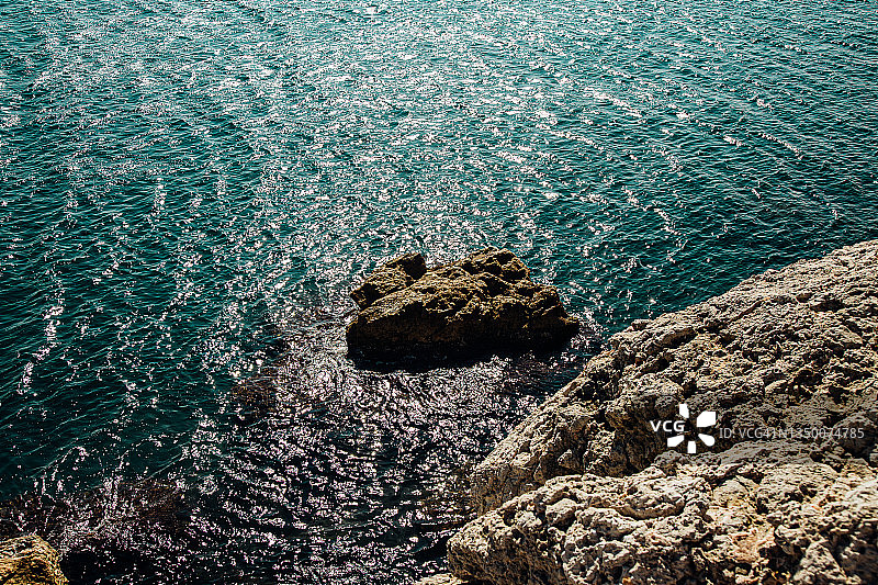 海中的岩石图片素材