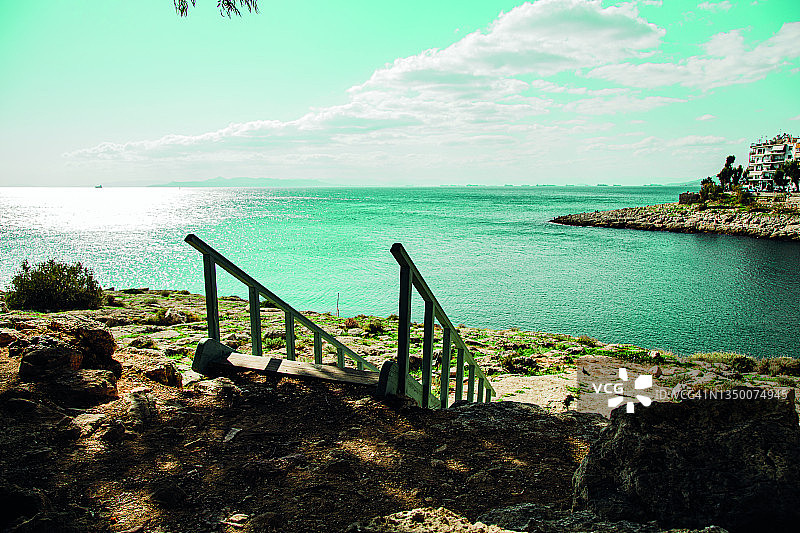 可欣赏海景和山景的木制阶梯图片素材