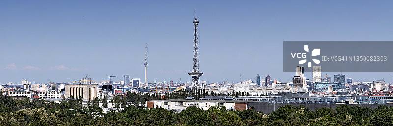 日出时分的柏林天际线，含电视塔和无线电塔（德国）图片素材