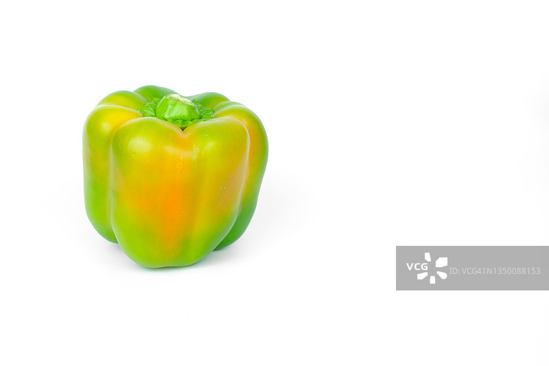 左侧站立的黄绿色辣椒图片素材