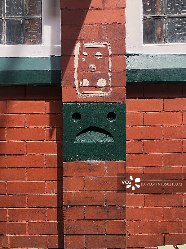 事物中的人脸图片素材