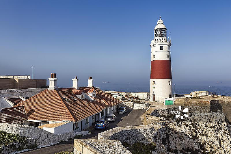 直布罗陀维多利亚塔角红白灯塔，英国海外领土图片素材