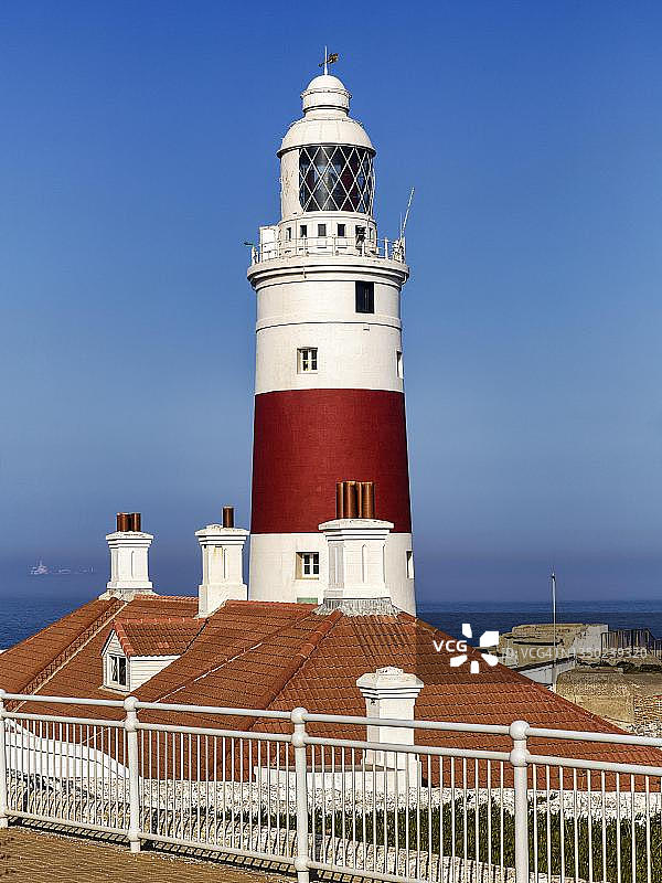 直布罗陀维多利亚塔角红白灯塔，英国海外领土图片素材