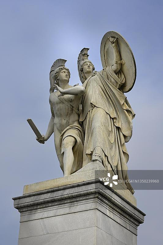 德国柏林博物馆岛 Schloss 桥上的希腊神话雕像图片素材