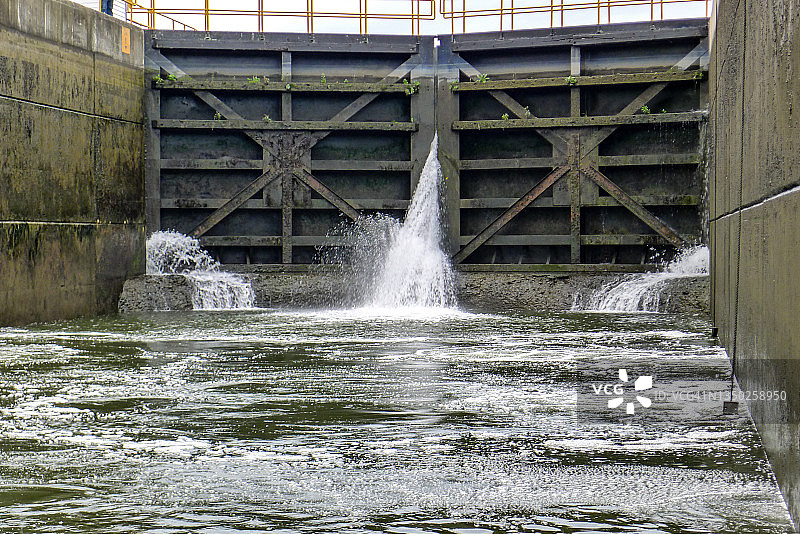 纽约州赫基默埃利运河上的18号船闸图片素材