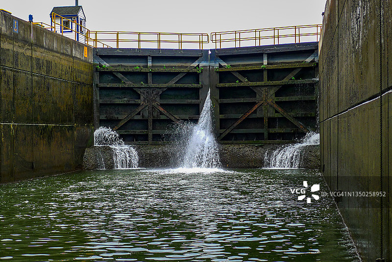 纽约州赫基默埃利运河上的18号船闸图片素材