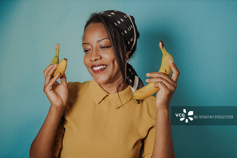 美丽的非洲裔女人肖像图片素材