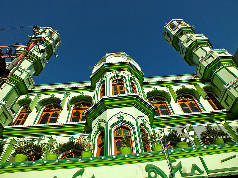 卡拉奇街边的宏伟清真寺图片素材