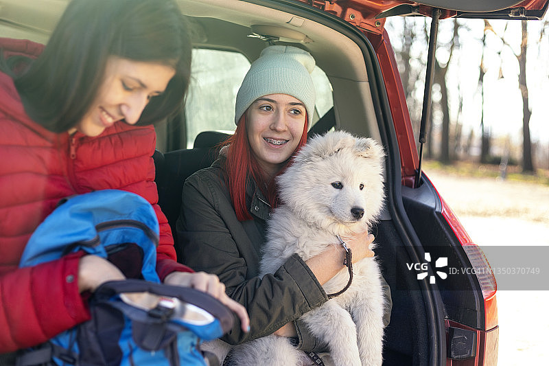 与挚友的冒险之旅图片素材