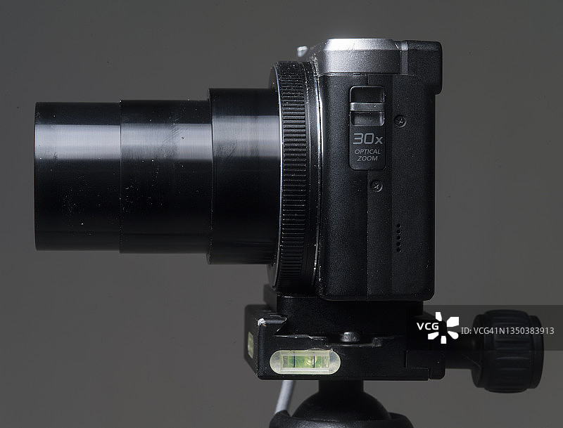 带变焦镜头的卡片相机影棚照图片素材