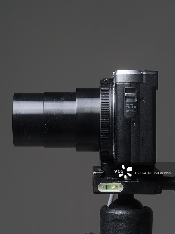 带变焦镜头的卡片相机影棚照图片素材