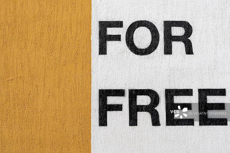 印有“免费”字样的墙面图片素材