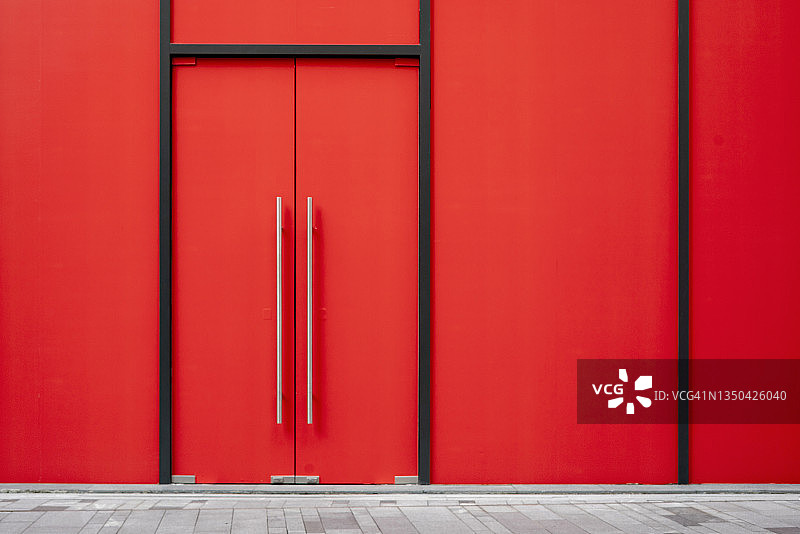 红墙上的门图片素材