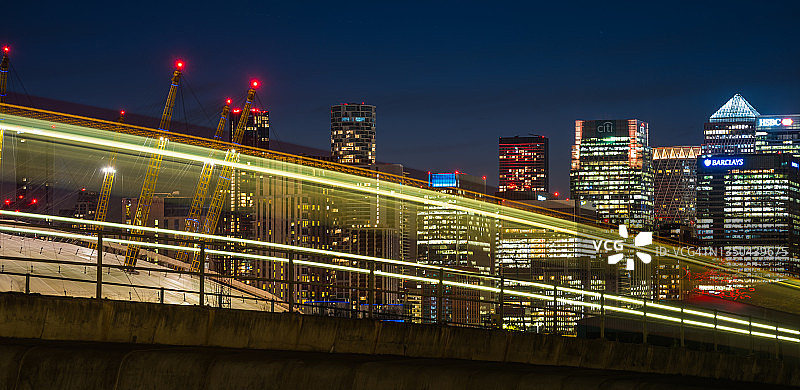 伦敦金丝雀码头夜景全景图片素材