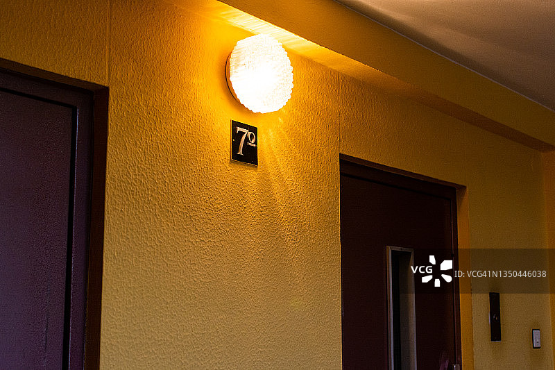 住宅楼电梯图片素材