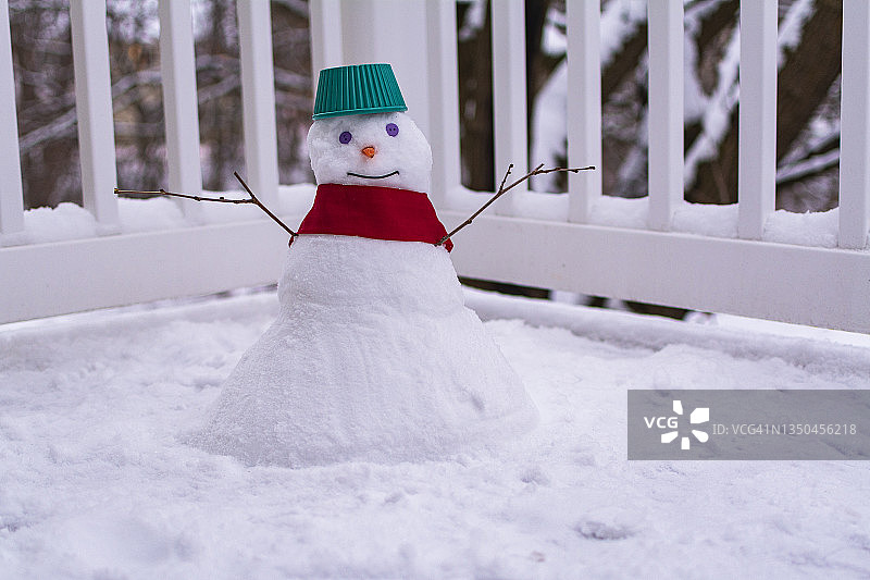 门廊上的小雪人图片素材