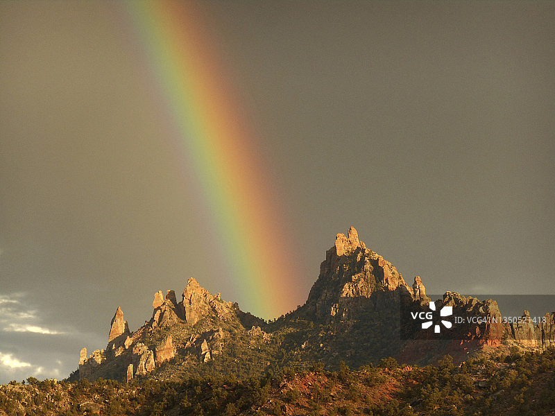 彩虹与犹他州景观图片素材