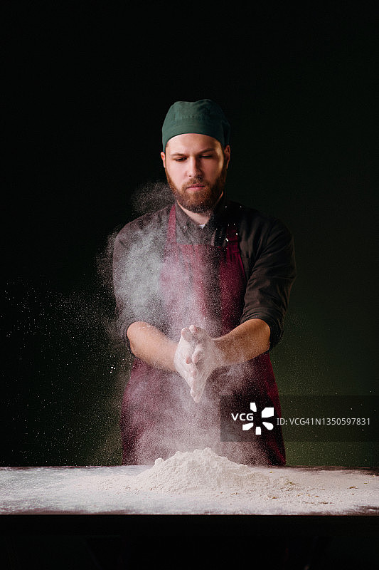 制作披萨的基础面粉图片素材