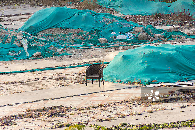 废弃的椅子图片素材
