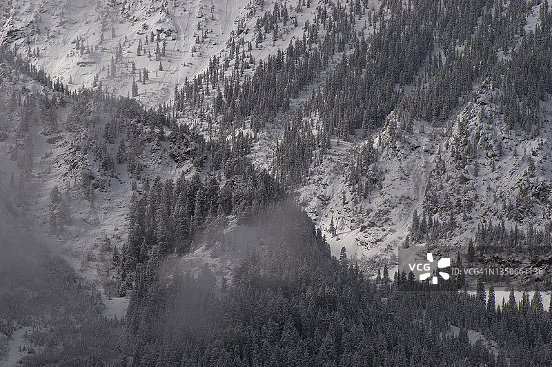 科罗拉多州麦克卢尔山口的初雪图片素材