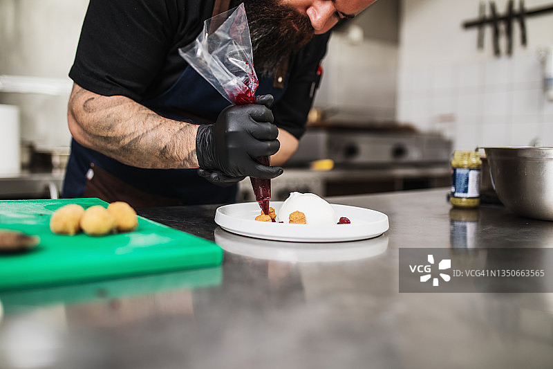 在餐厅工作的厨师图片素材