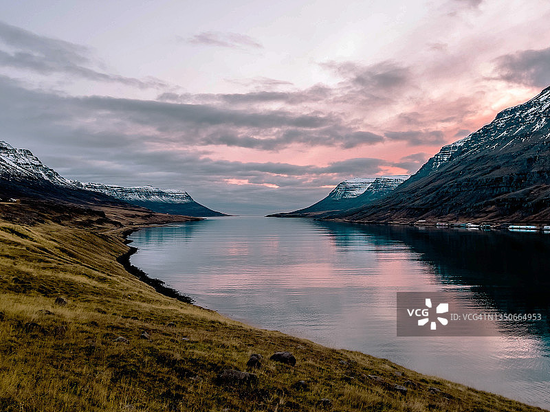 冰岛峡湾的日出美景图片素材