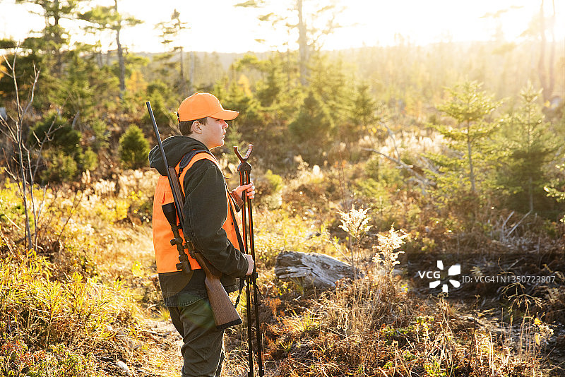 青少年猎鹿人图片素材