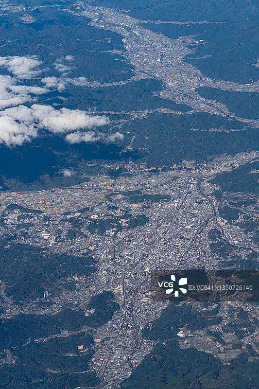 从飞机上俯瞰日本岐阜县高山和飞弹市图片素材