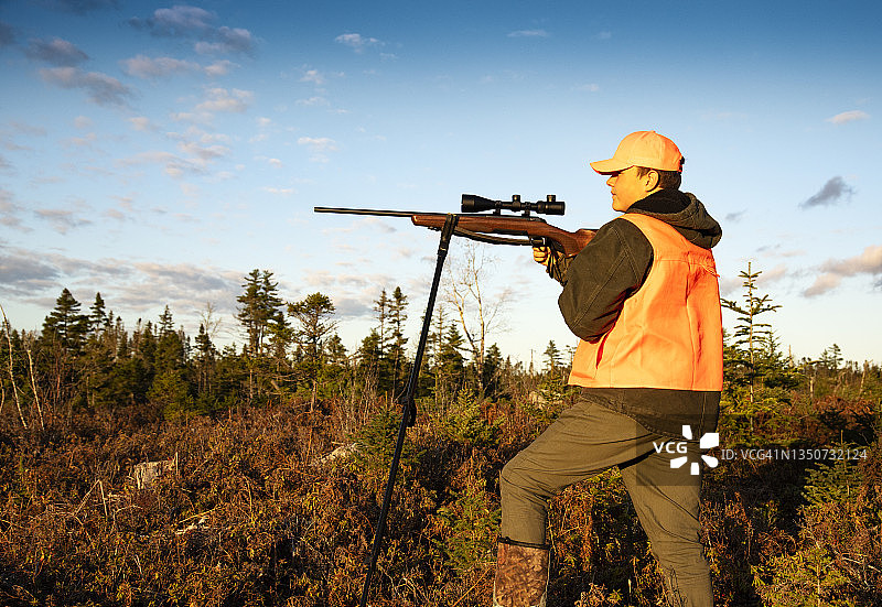 青少年猎鹿人图片素材