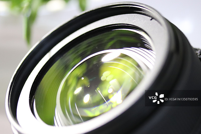 光线下的镜片图片素材