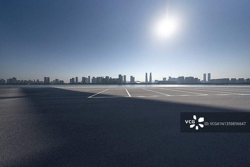 城市天际线，停车场图片素材