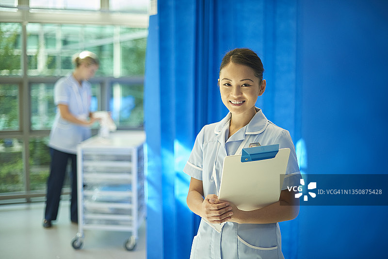 骄傲的护士肖像图片素材