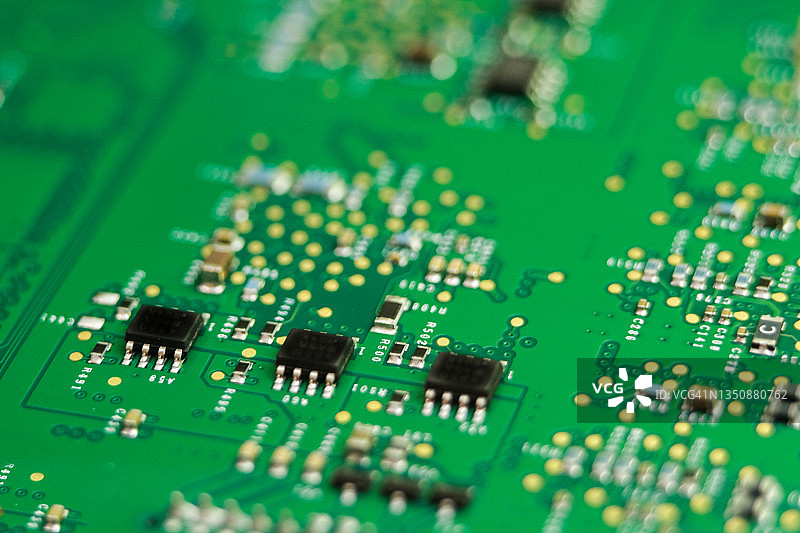 电路板上的元件特写图片素材