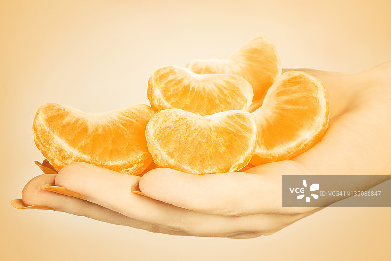橘子切片，手拿柑橘图片素材