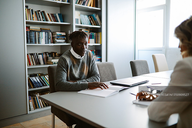 学校教师会议室会议图片素材
