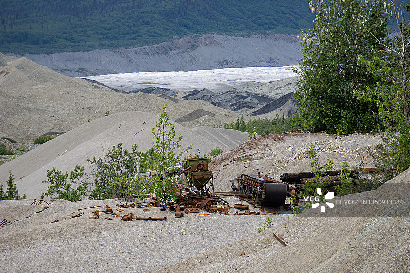 肯尼科特铜矿工人丢弃的旧采矿设备图片素材