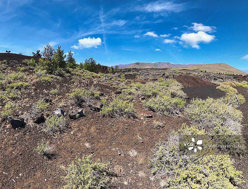 徒步穿越熔岩地区图片素材