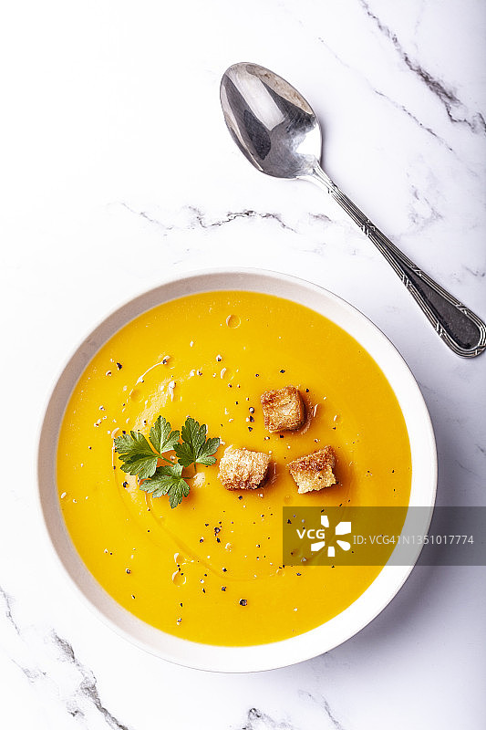 白色背景南瓜汤图片素材