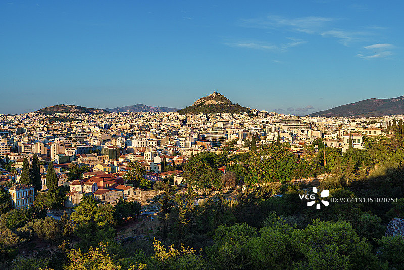 雅典市，古代雅戈拉和吕卡维多斯山鸟瞰图片素材