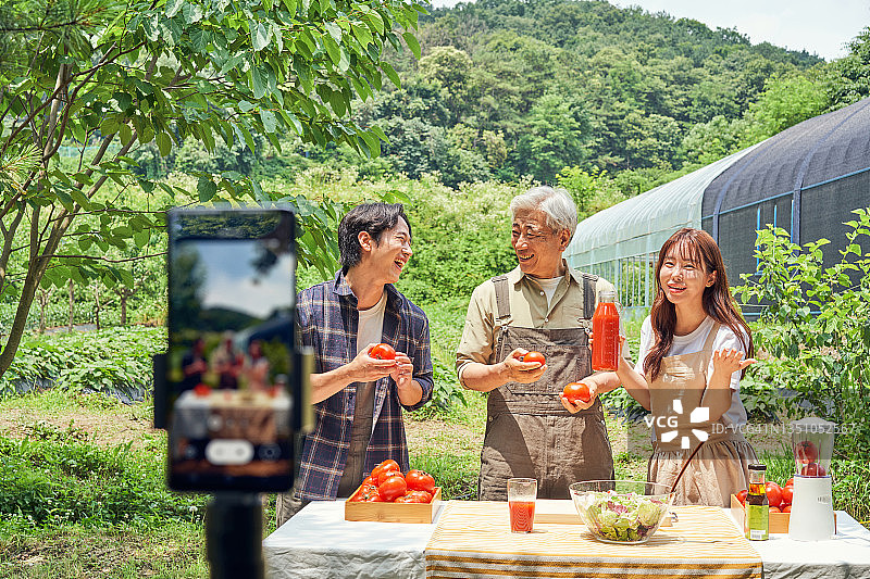 农民直播售卖农作物图片素材