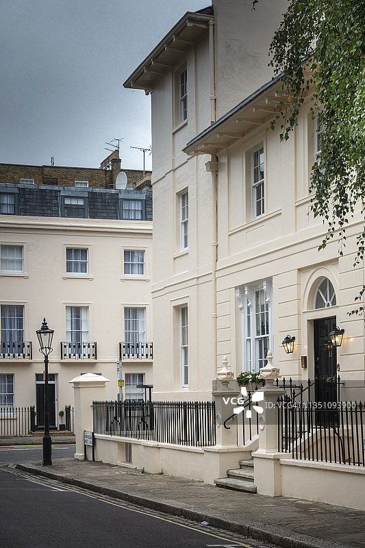 伦敦帕克村西街的富裕联排别墅图片素材