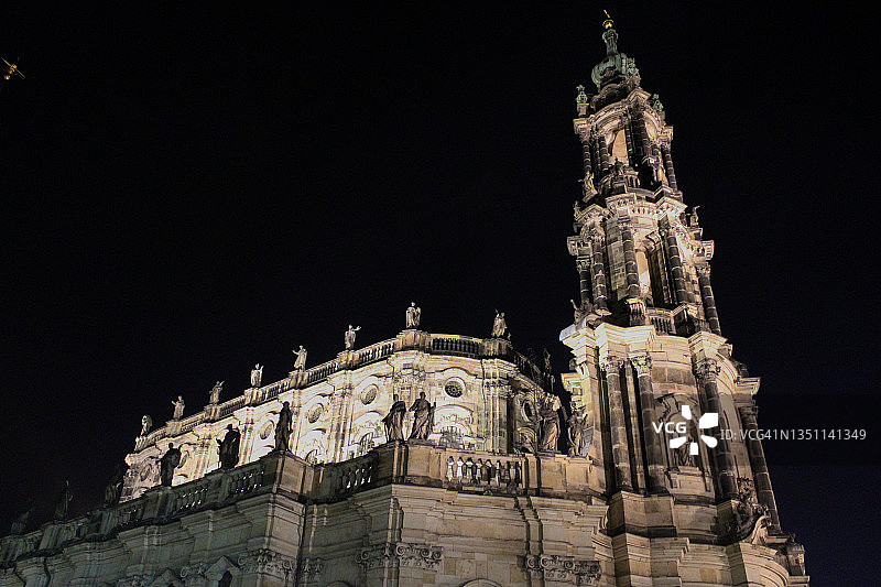 夜晚的德累斯顿霍夫教堂图片素材