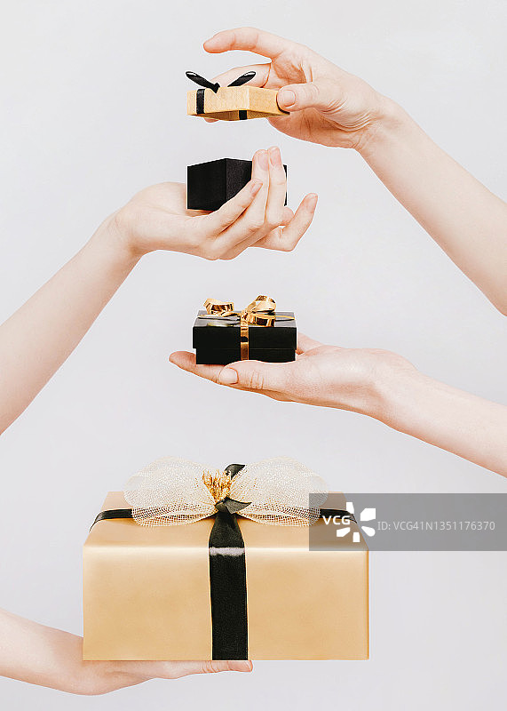 礼物时间正面照图片素材