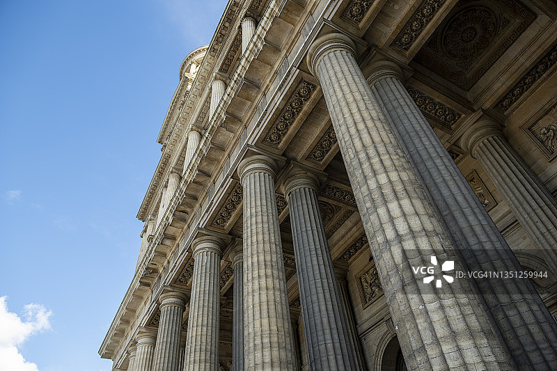 法国巴黎圣叙尔比斯教堂外景，位于圣叙尔比斯广场，与波拿巴路交汇处图片素材