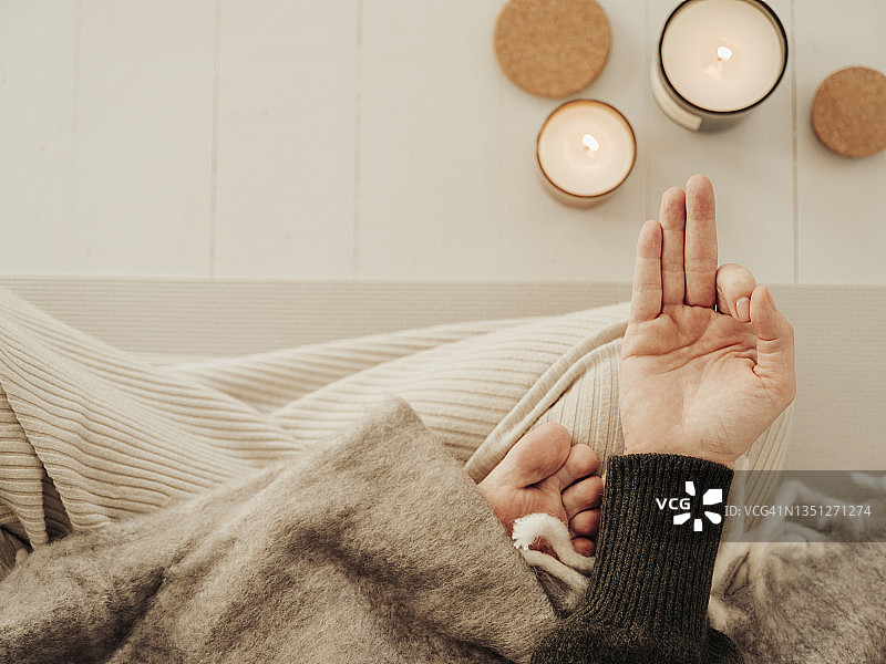 中年女人冥想系列：智慧手印图片素材