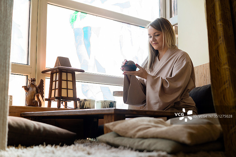 长发金发女人图片素材