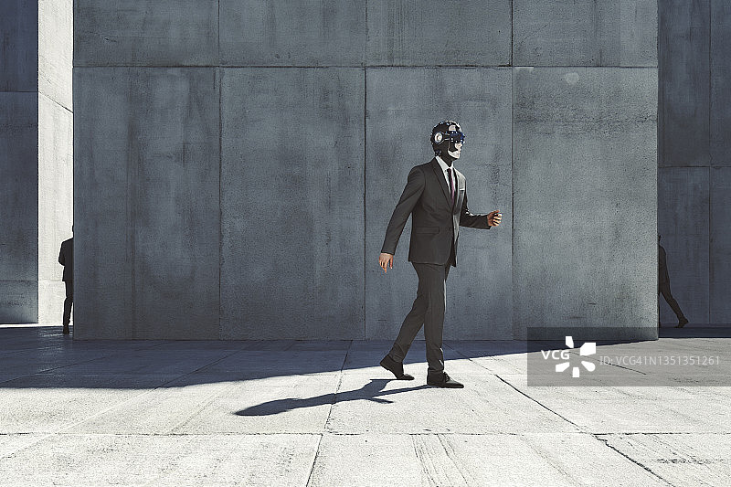 未来主义赛博格商人行走图片素材